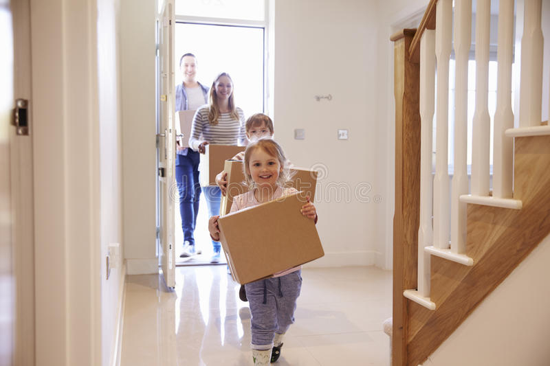 family-carrying-boxes-new-home-moving-day-79802239